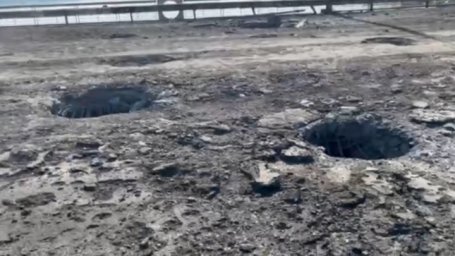 Обстрелянный ВСУ мост в Херсоне закрыли для грузового транспорта
