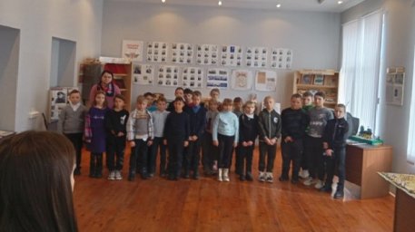 Районным советом ветеранов войны и труда  были организованы экскурсии  в музейную комнату