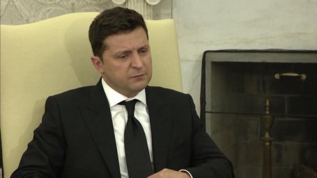 Зеленский ввел санкции против крымчан